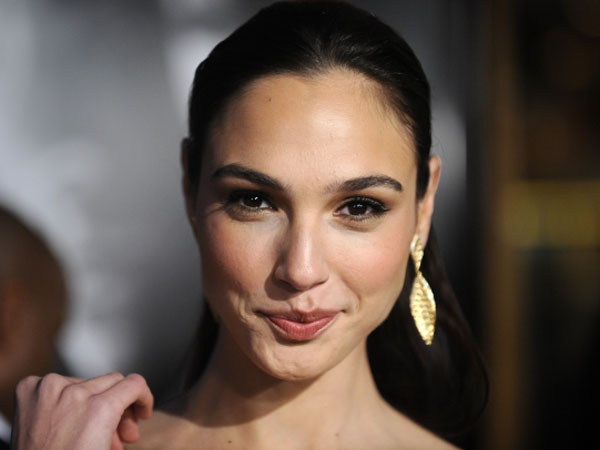 Ini Dia Penampilan Seksi dan Tangguh Gal Gadot Sebagai Wonder Woman!